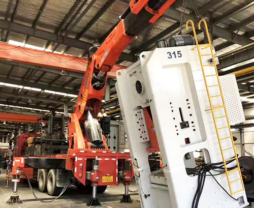 五峰提升工作效率，选择优质折臂吊租赁服务