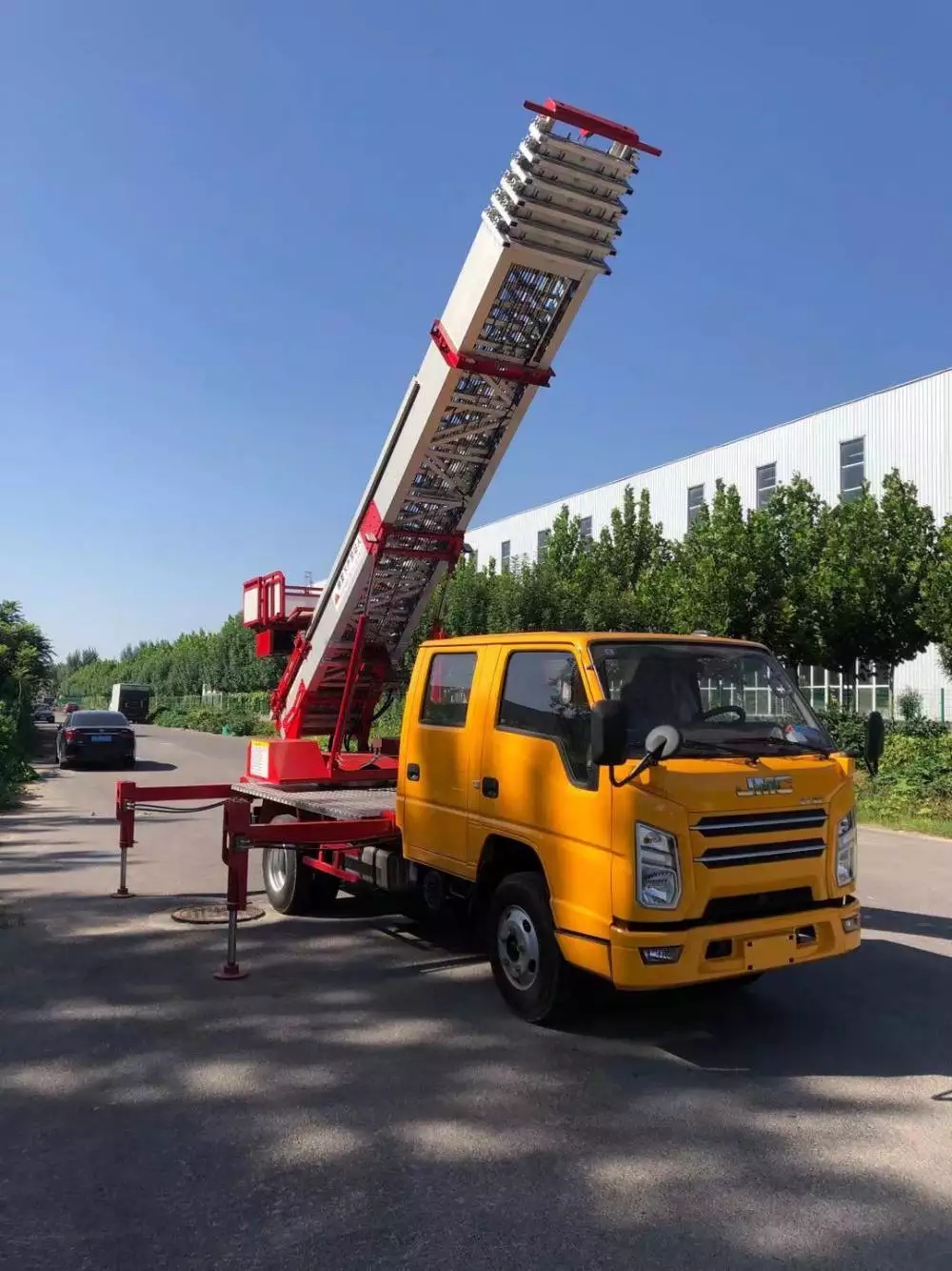 五峰附近的云梯车出租服务：轻松解决高空作业需求