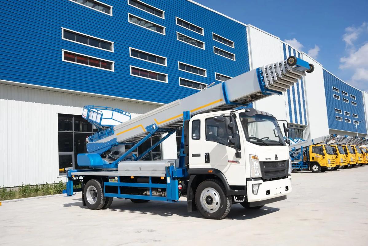 五峰出租云梯车高空作业车 建筑垃圾搬运